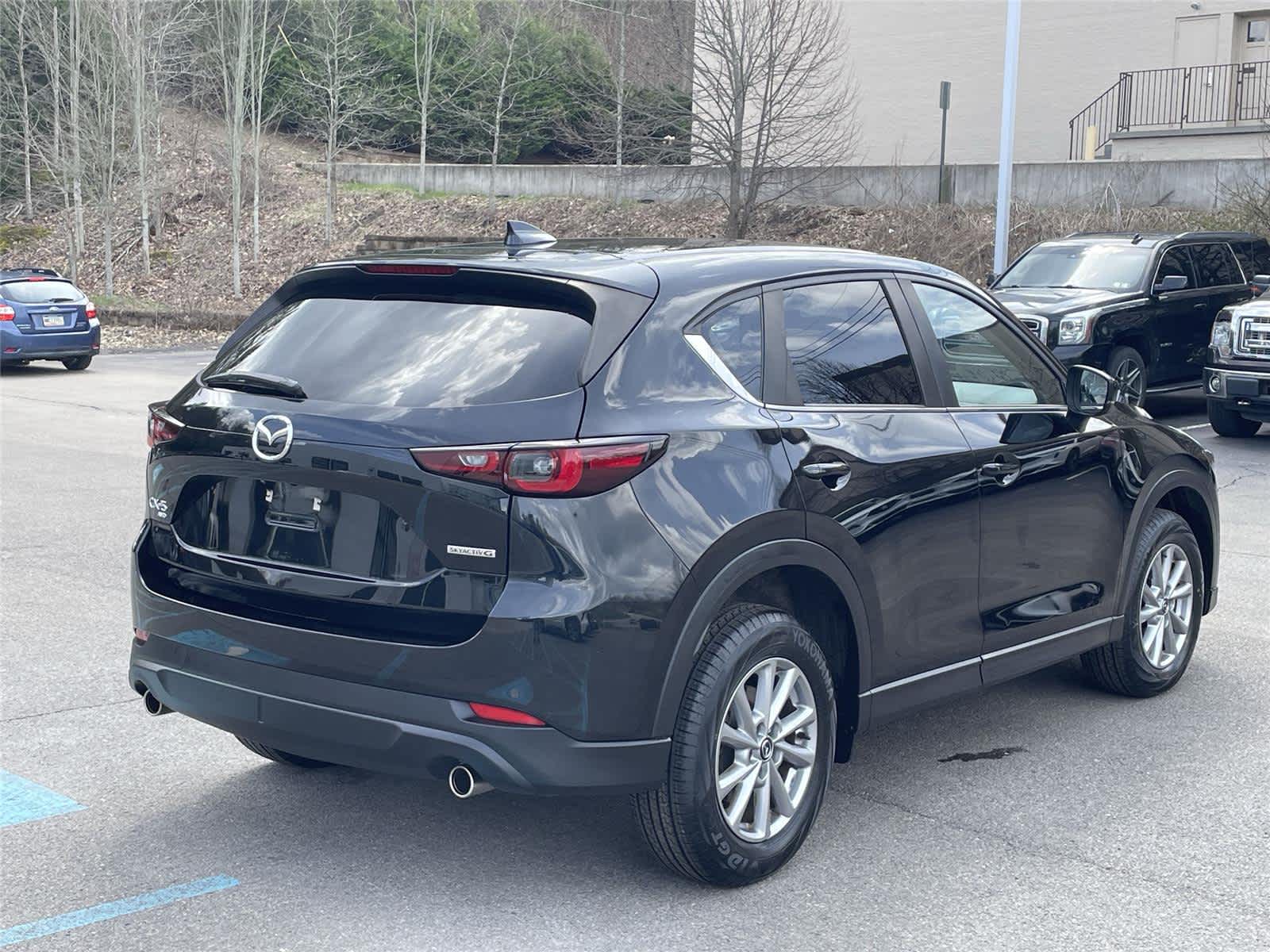 View vehicle photo 5