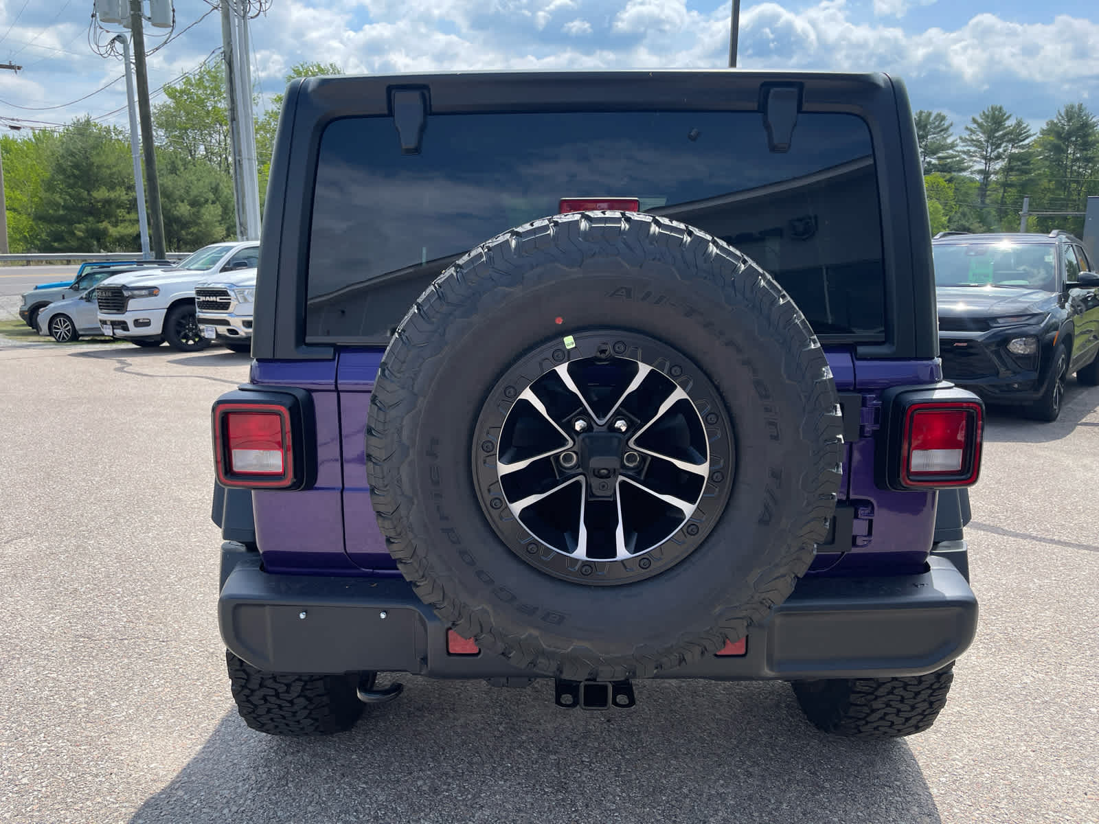 View vehicle photo 5