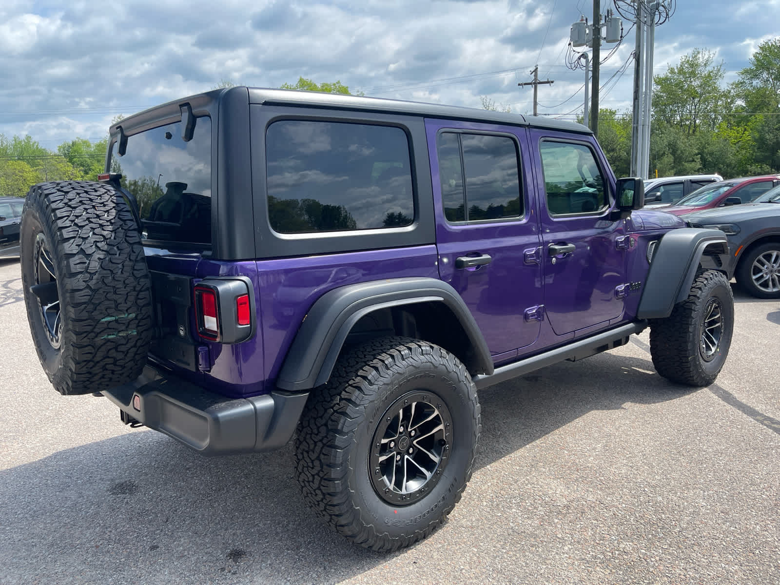 View vehicle photo 6