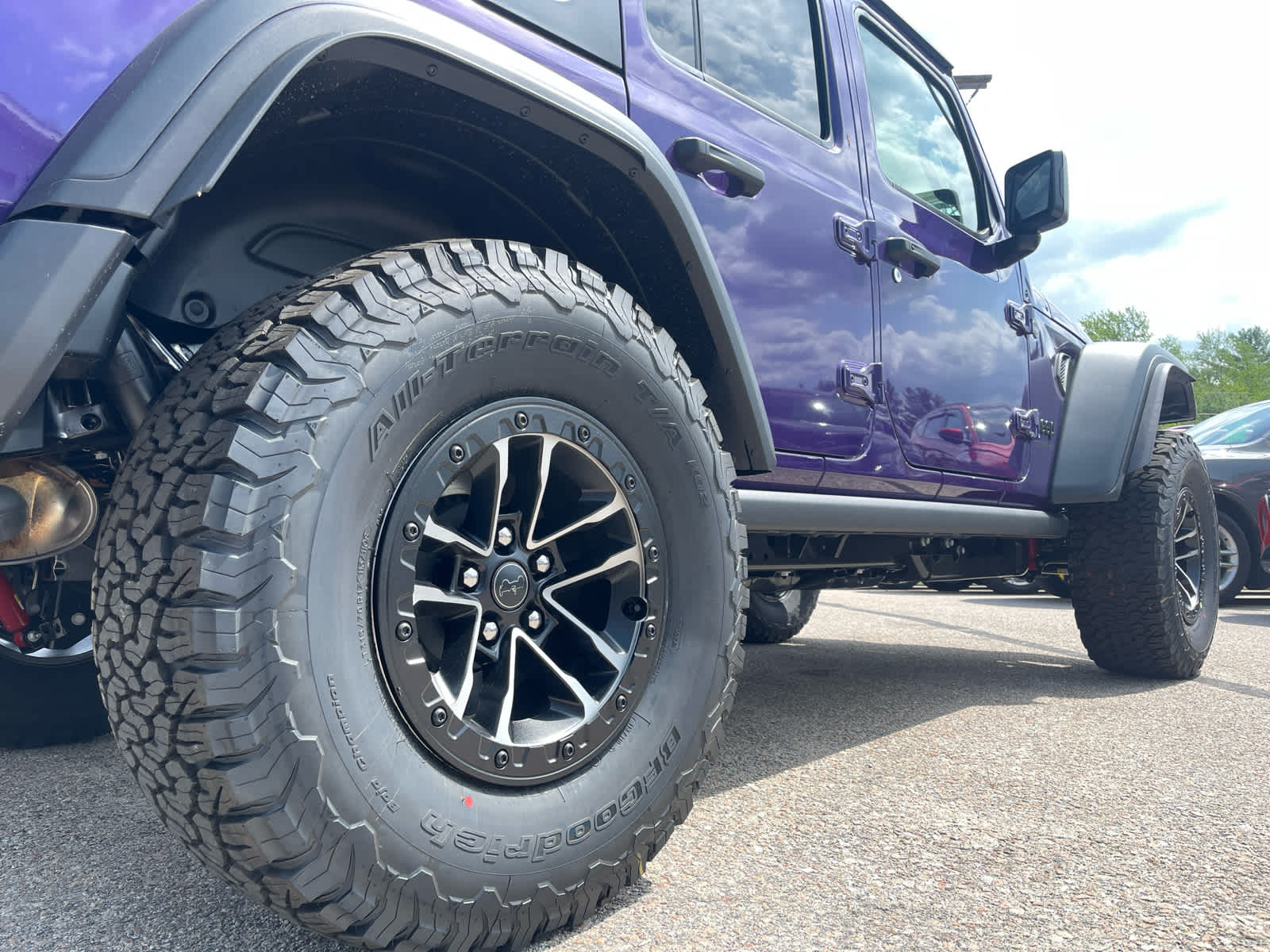 View vehicle photo 7