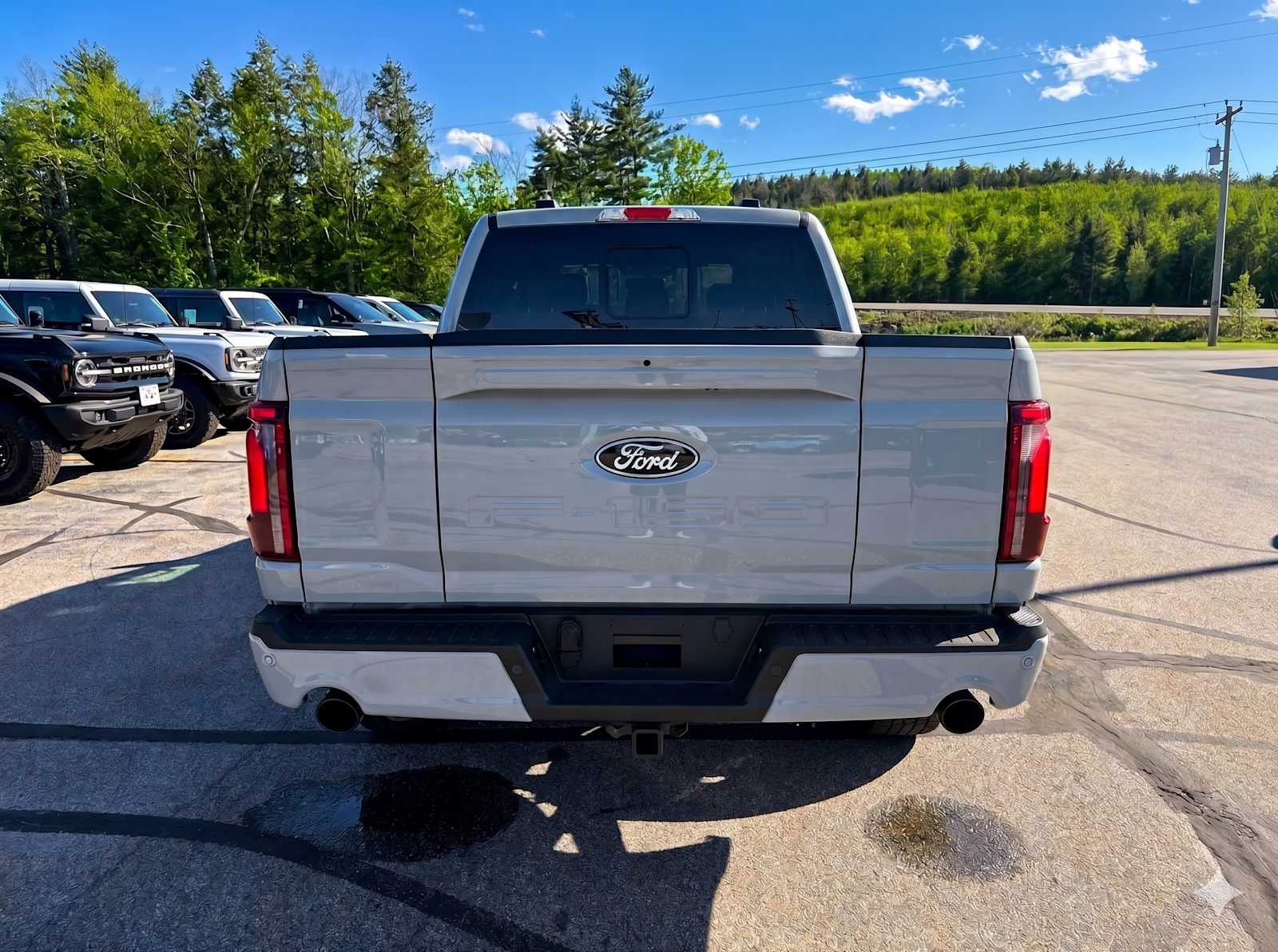View vehicle photo 6