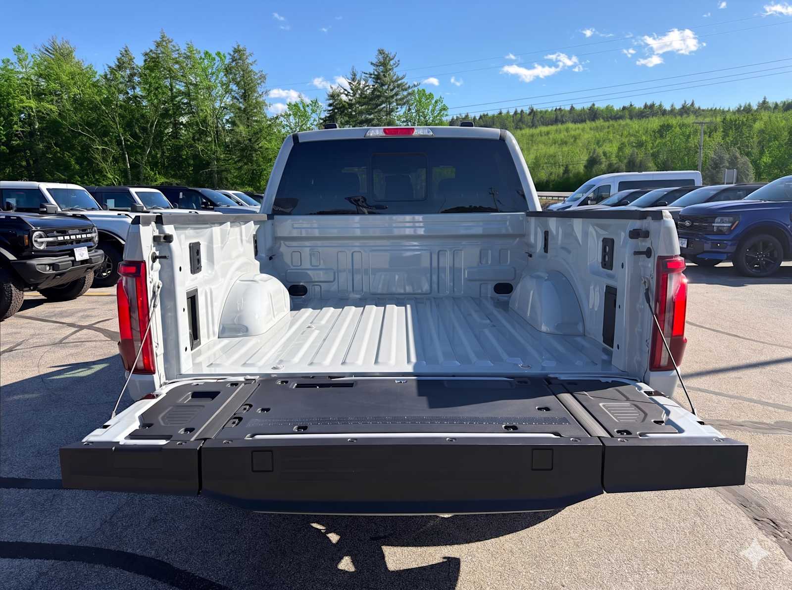 View vehicle photo 7