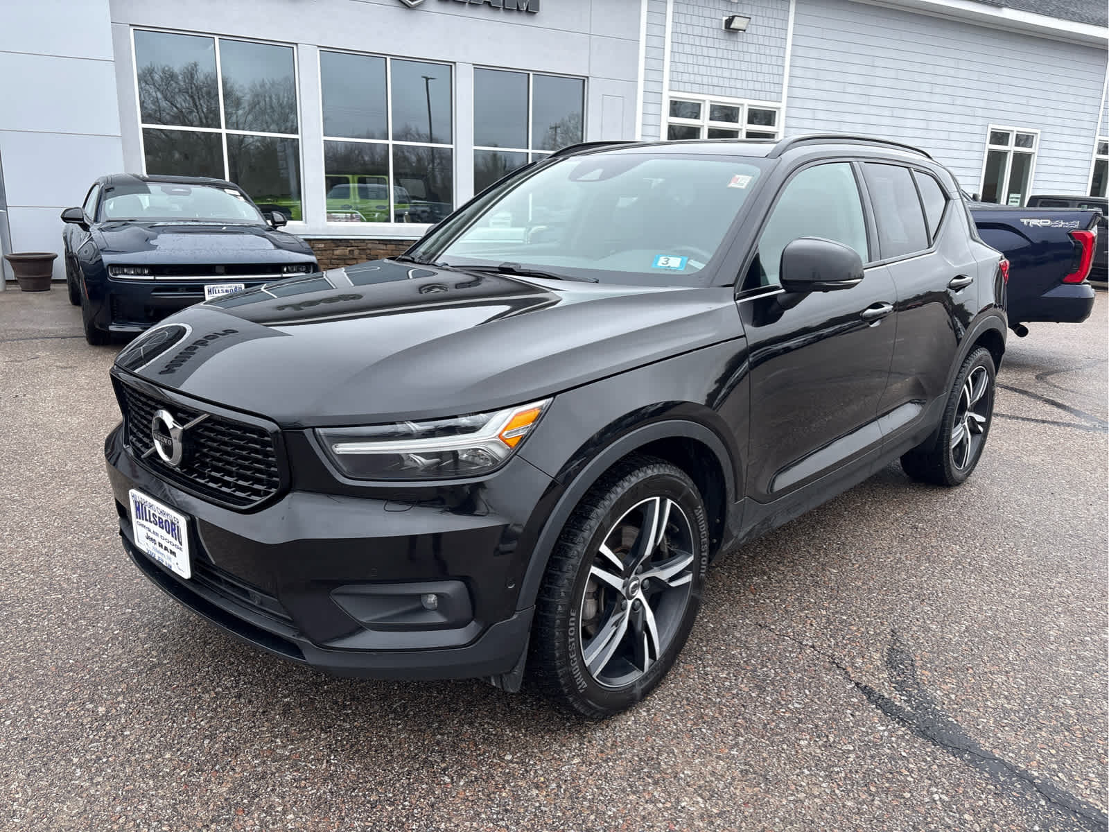 Black 2022 Volvo XC40 T5 R-Design AWD SUV / Crossover All-Wheel Drive 8-Speed Automatic