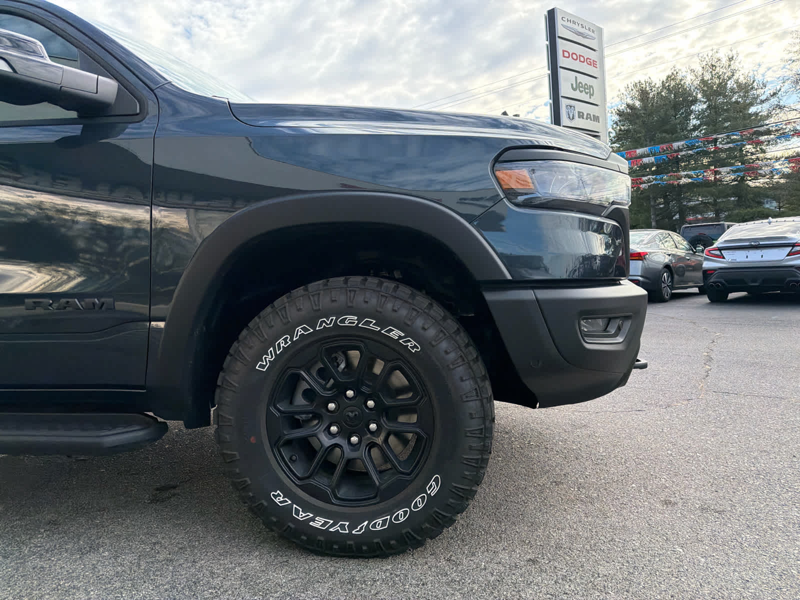 View vehicle photo 5