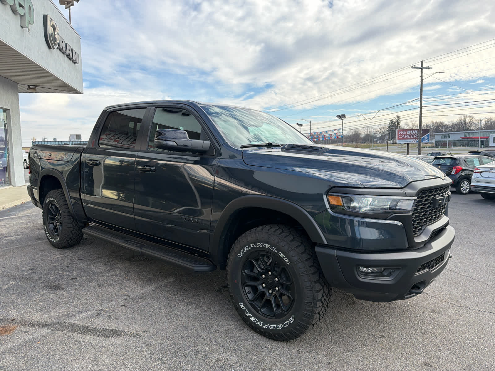 View vehicle photo 4