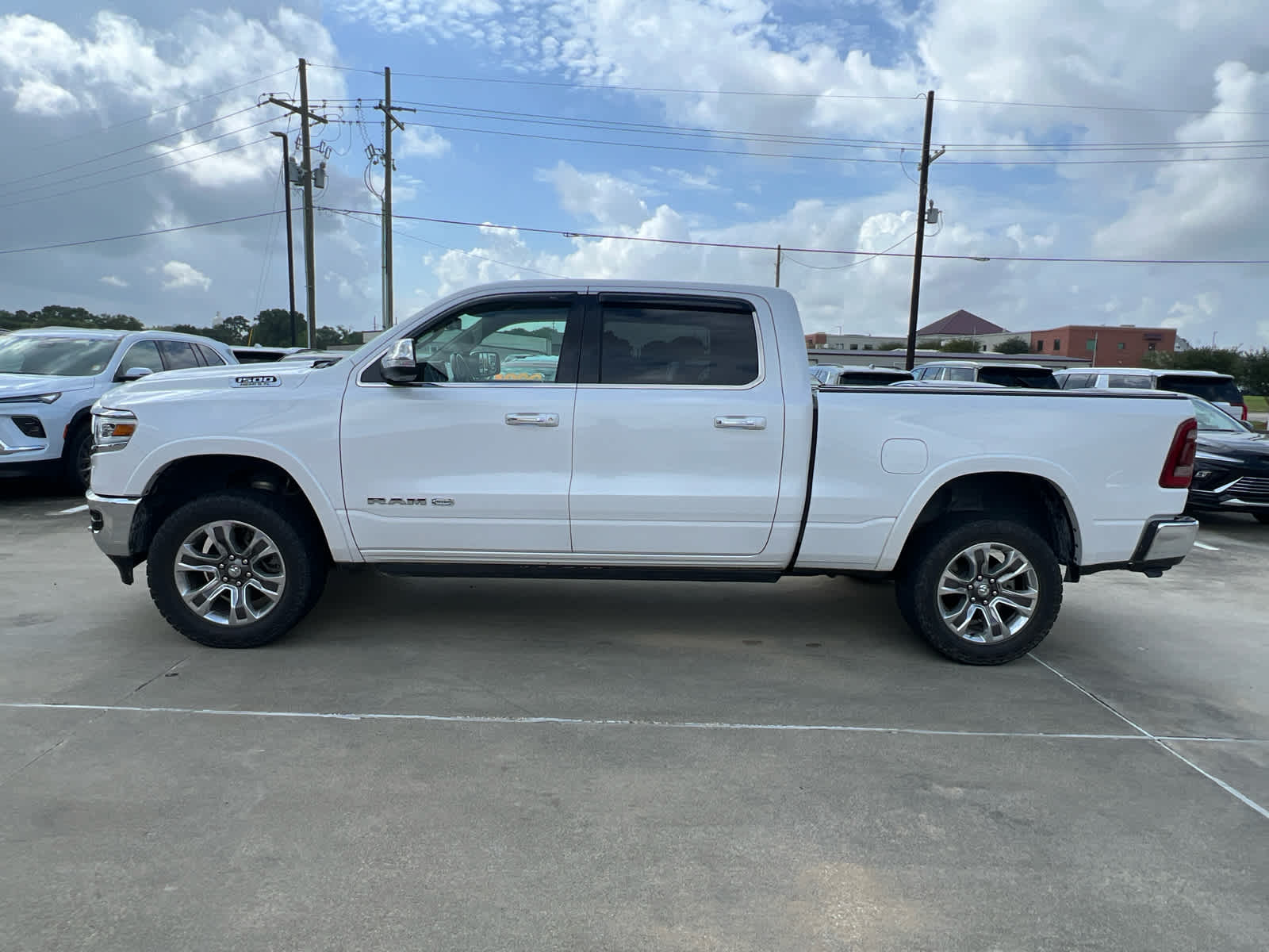 View vehicle photo 5