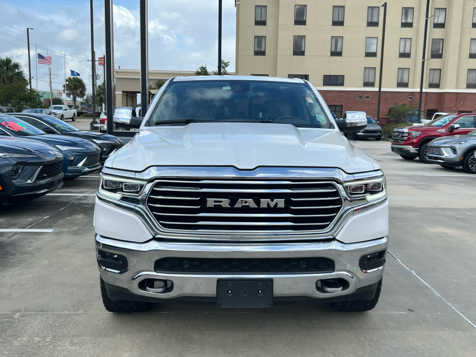 View vehicle photo 3