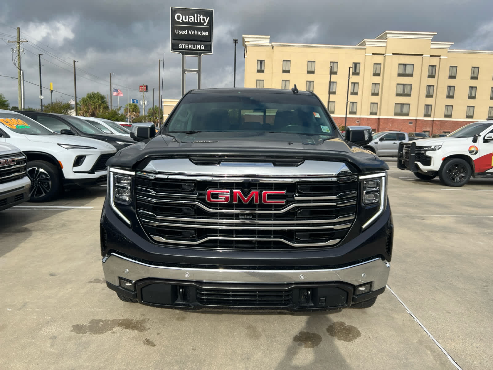 View vehicle photo 3