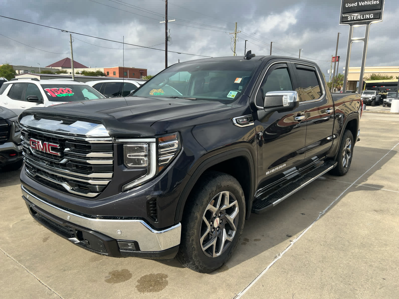 View vehicle photo 4