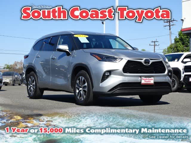 Celestial Silver Metallic 2024 Toyota Highlander SUV / Crossover Front-Wheel Drive 8-Speed Automatic