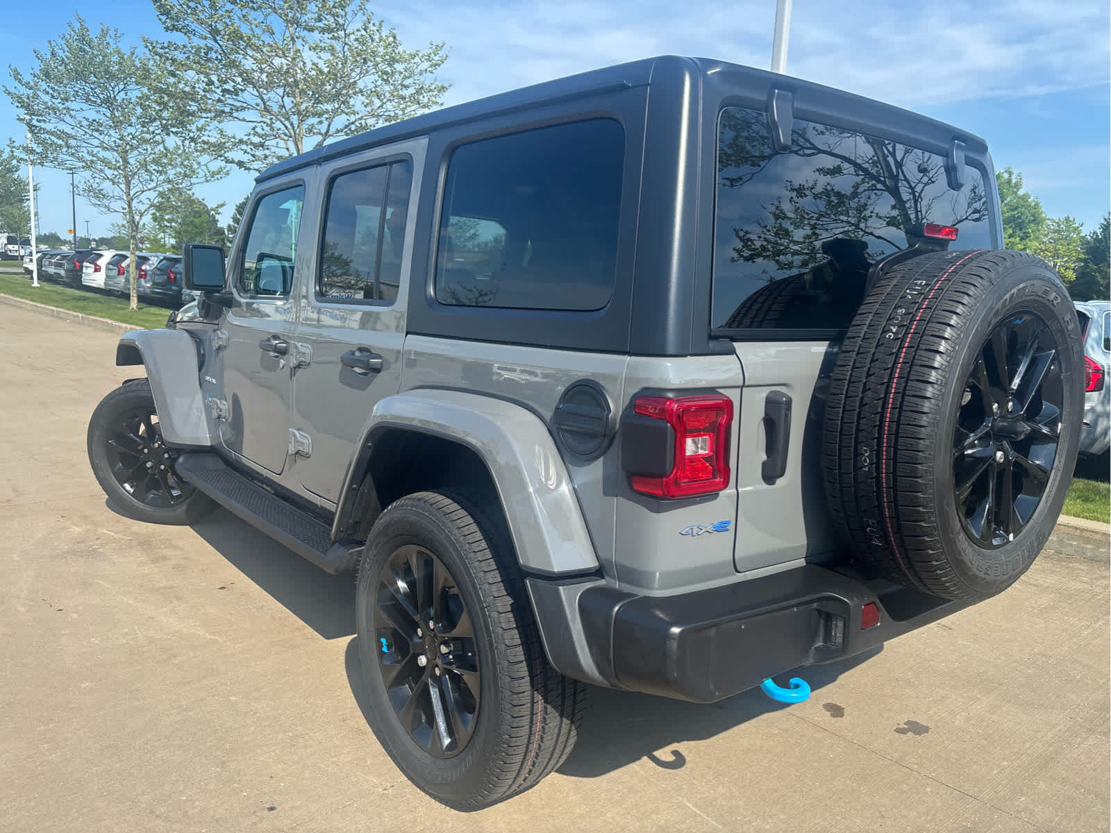 View vehicle photo 7
