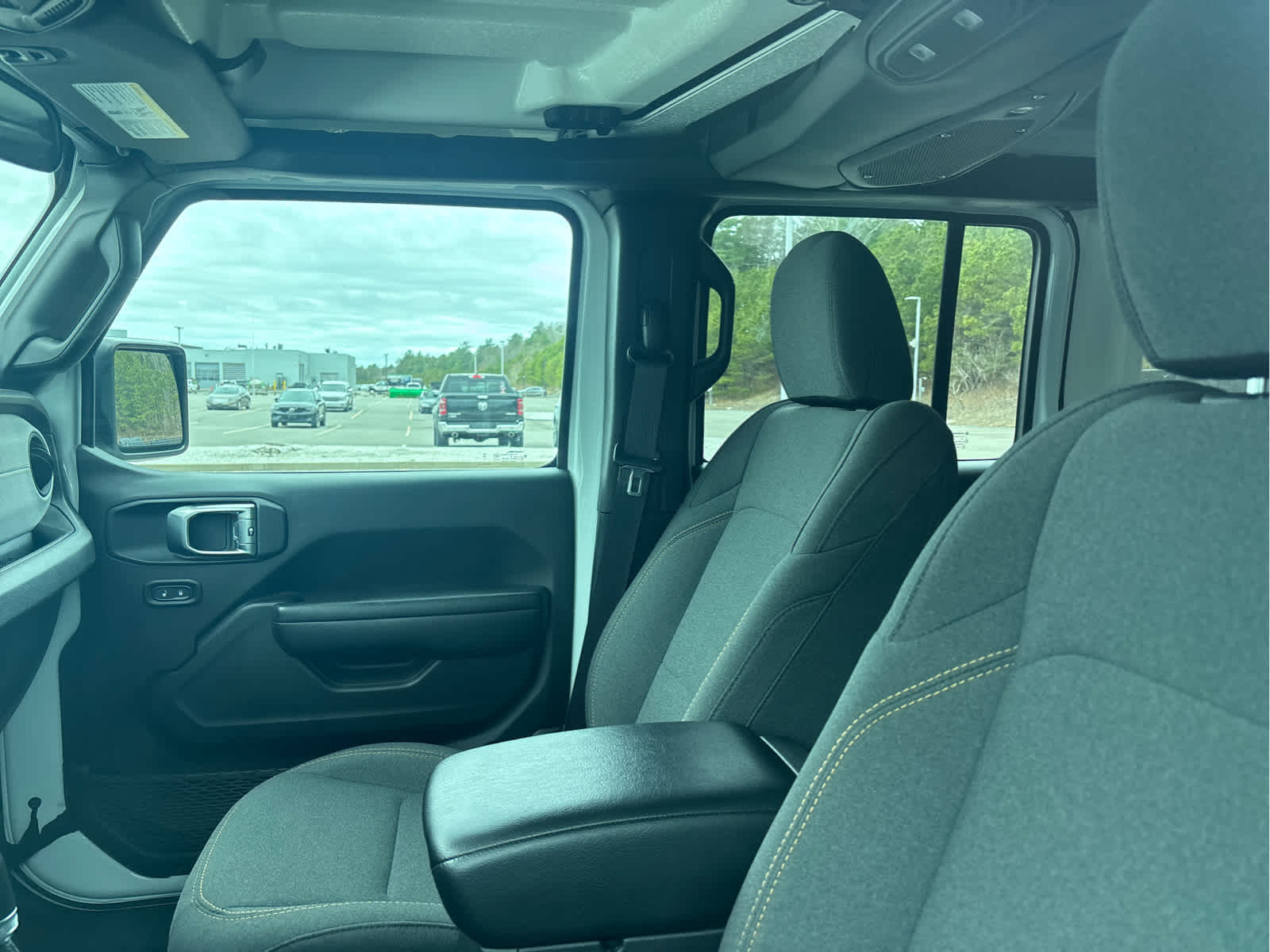 View vehicle photo 4