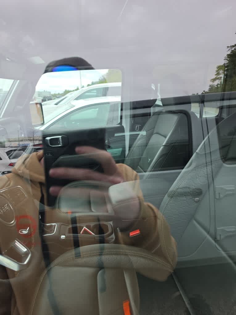 View vehicle photo 2