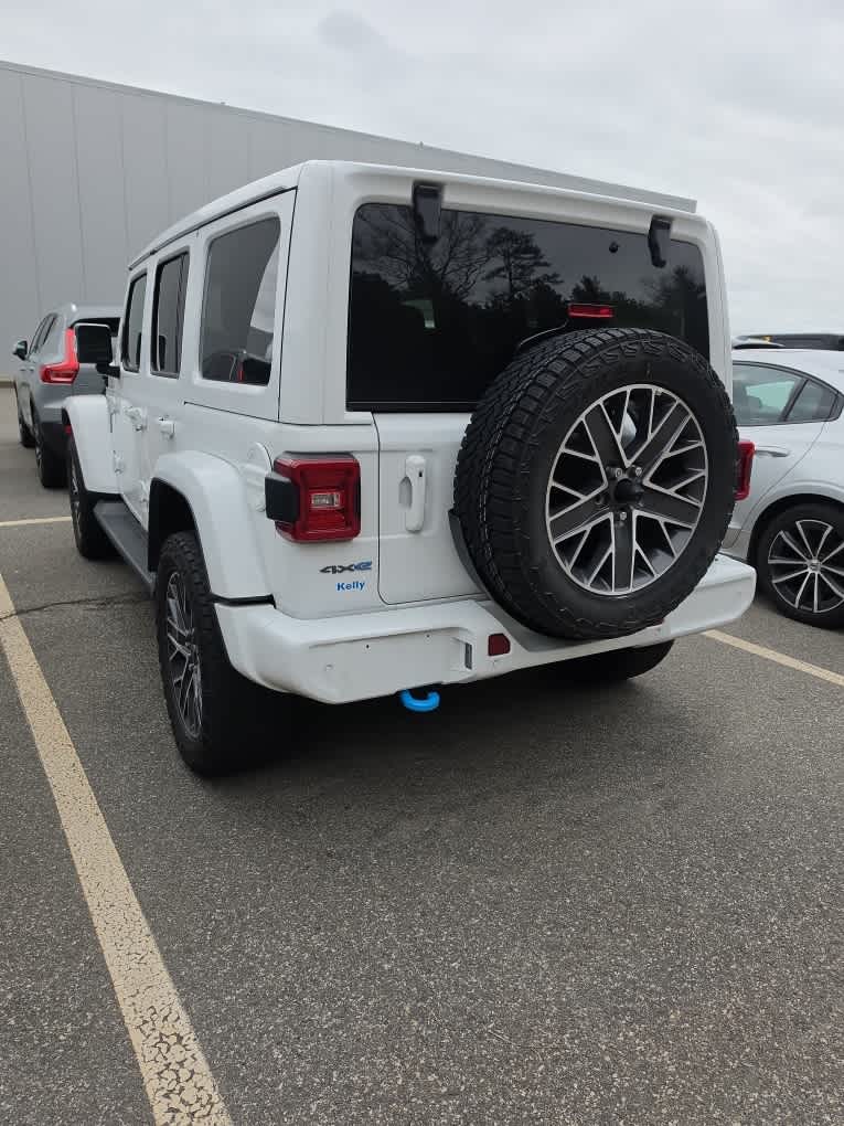 View vehicle photo 3