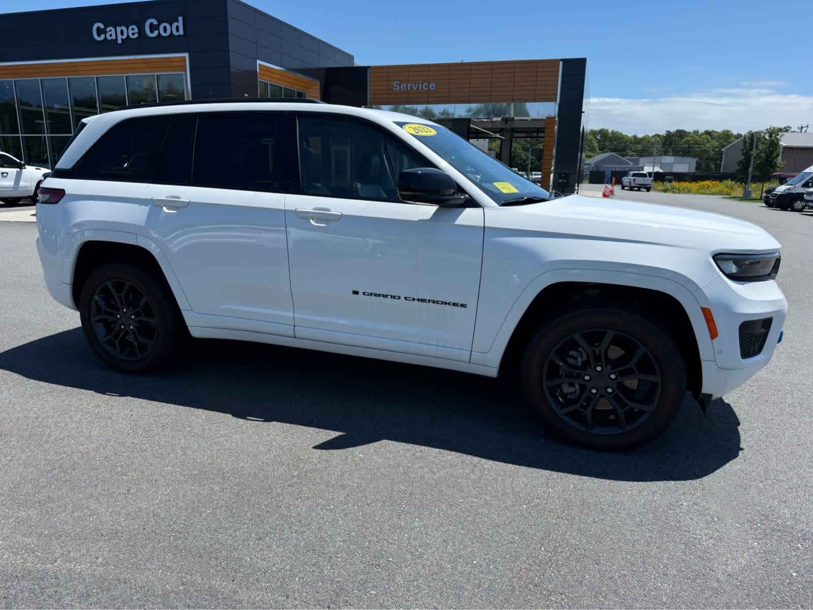 Bright White Clearcoat 2023 Jeep Grand Cherokee 4xe SUV / Crossover Four-Wheel Drive 8-Speed Automatic