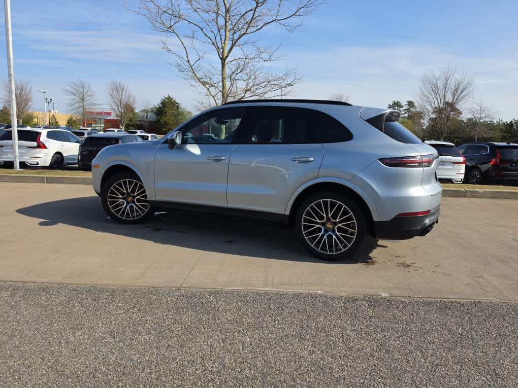 View vehicle photo 4