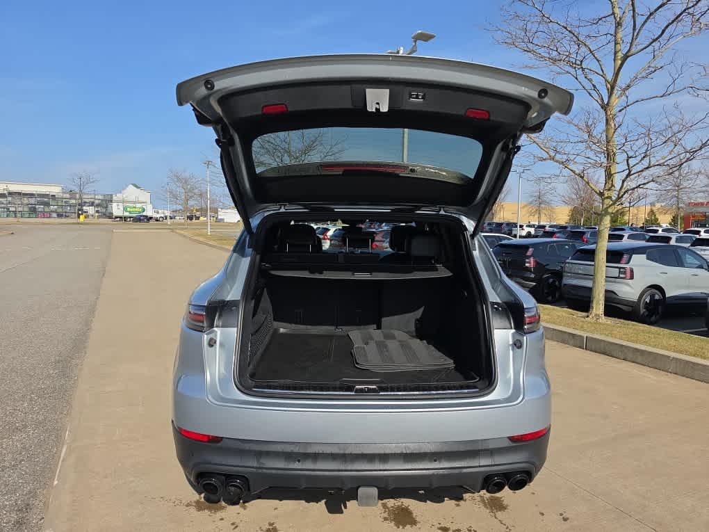 View vehicle photo 6