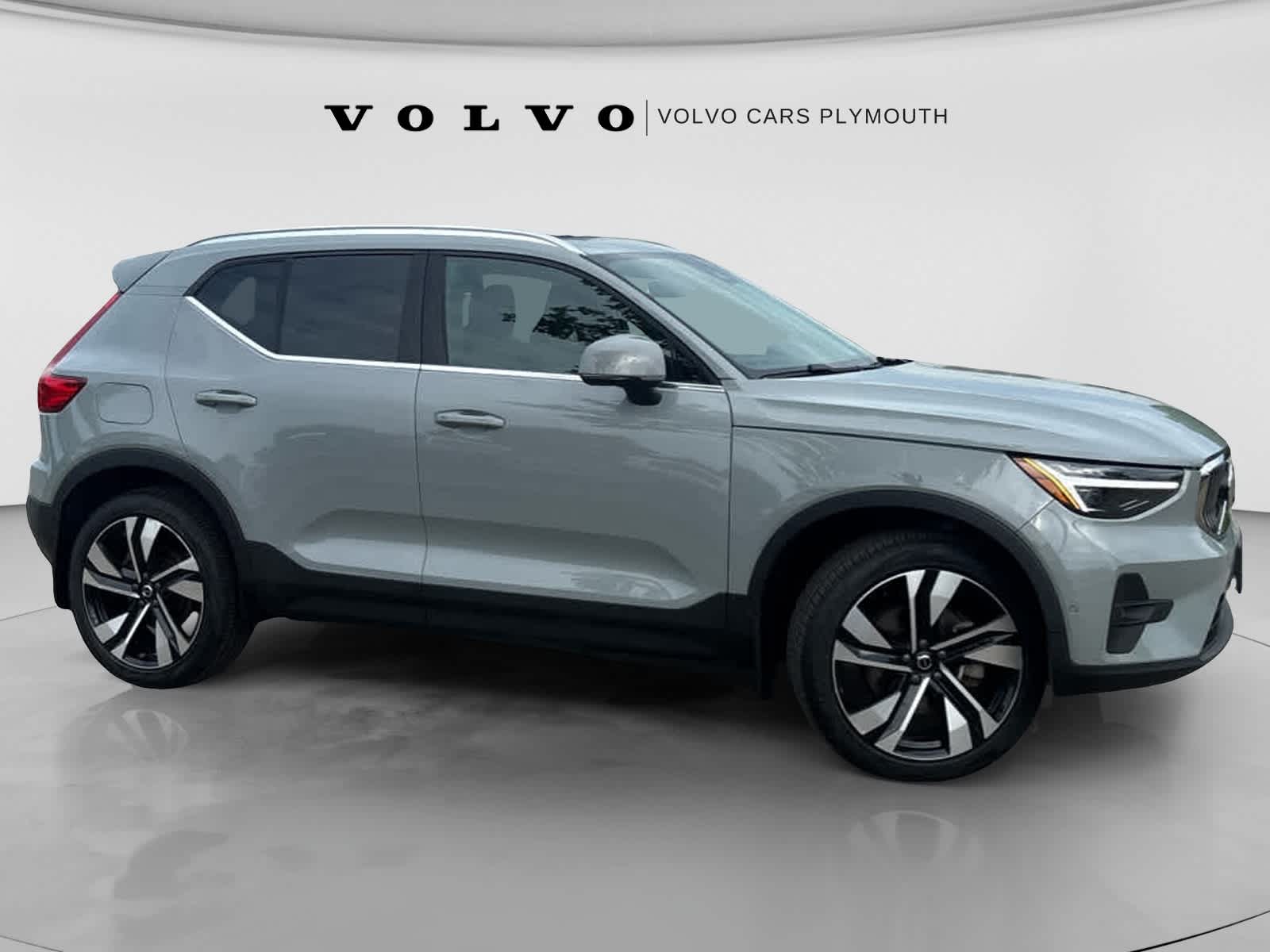  2024 Volvo XC40 B5 Ultimate Bright Theme AWD   