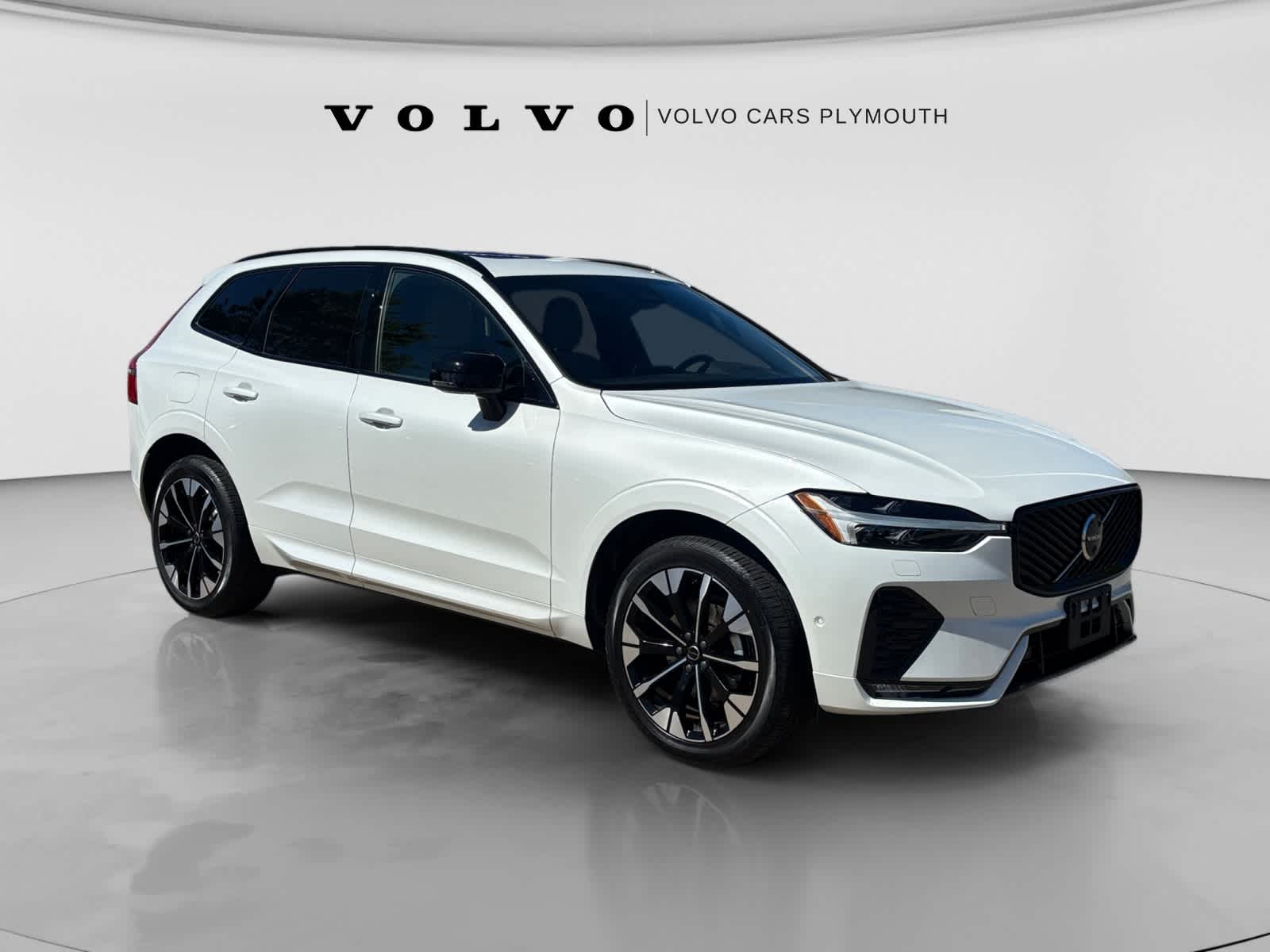 Crystal White Metallic 2026 Volvo XC60 SUV / Crossover All-Wheel Drive 8-Speed Automatic