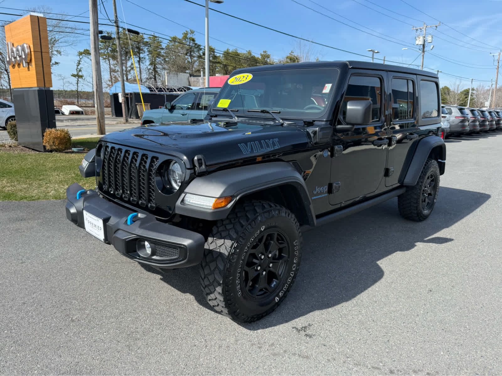 View vehicle photo 4