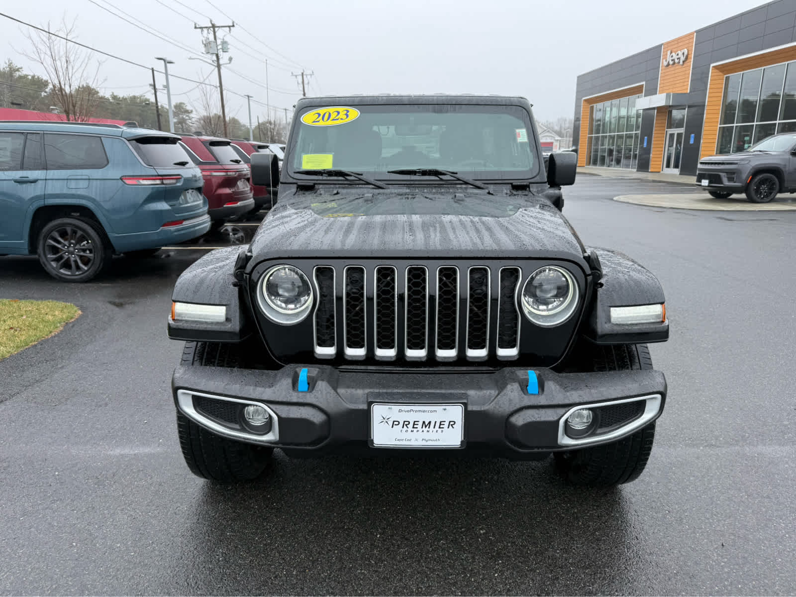 View vehicle photo 2