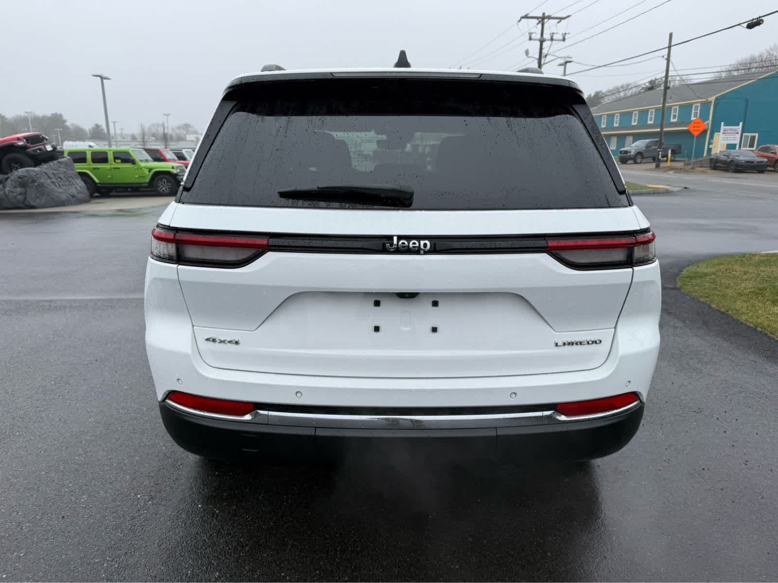 View vehicle photo 7