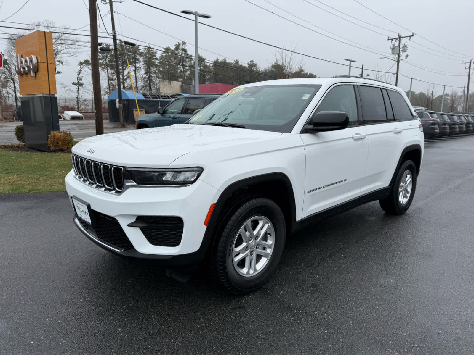 View vehicle photo 4