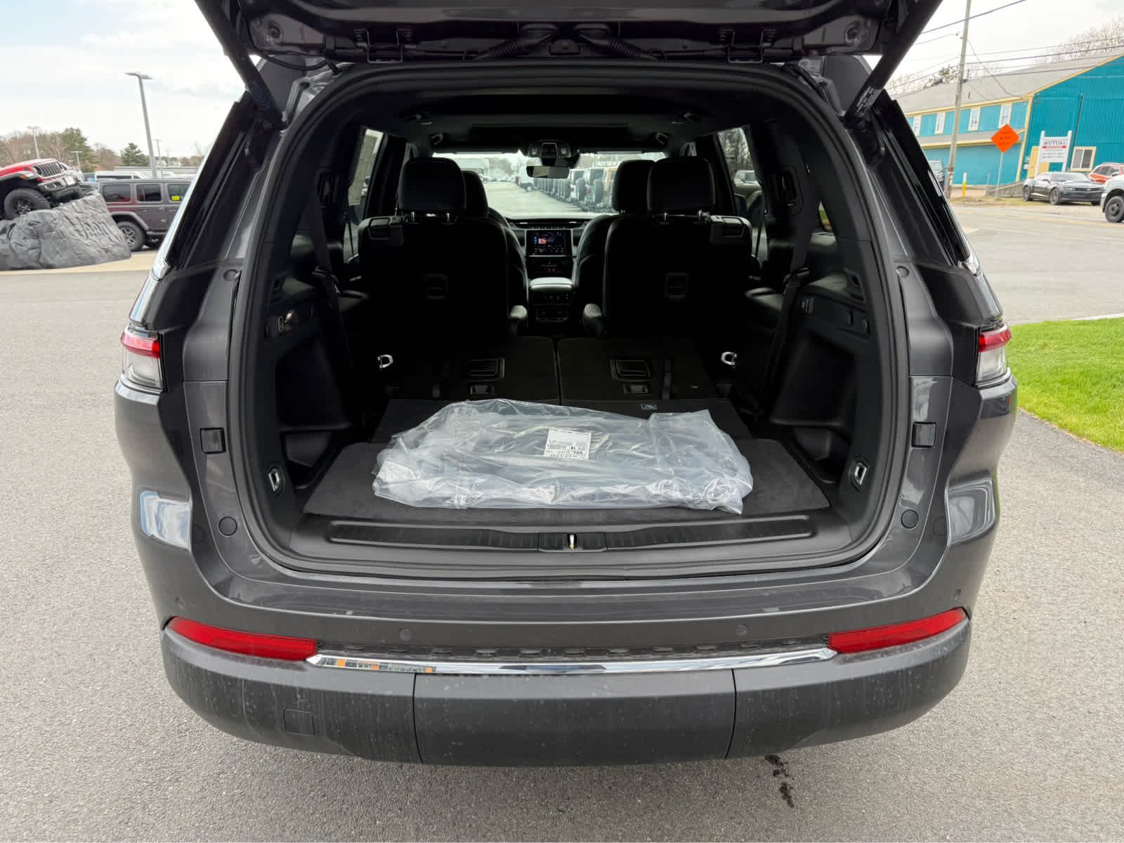 View vehicle photo 7