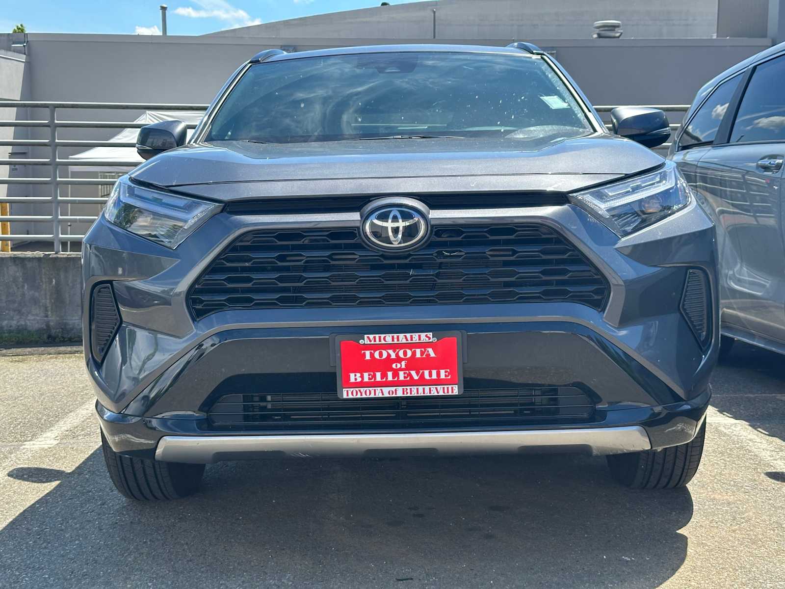 View vehicle photo 4