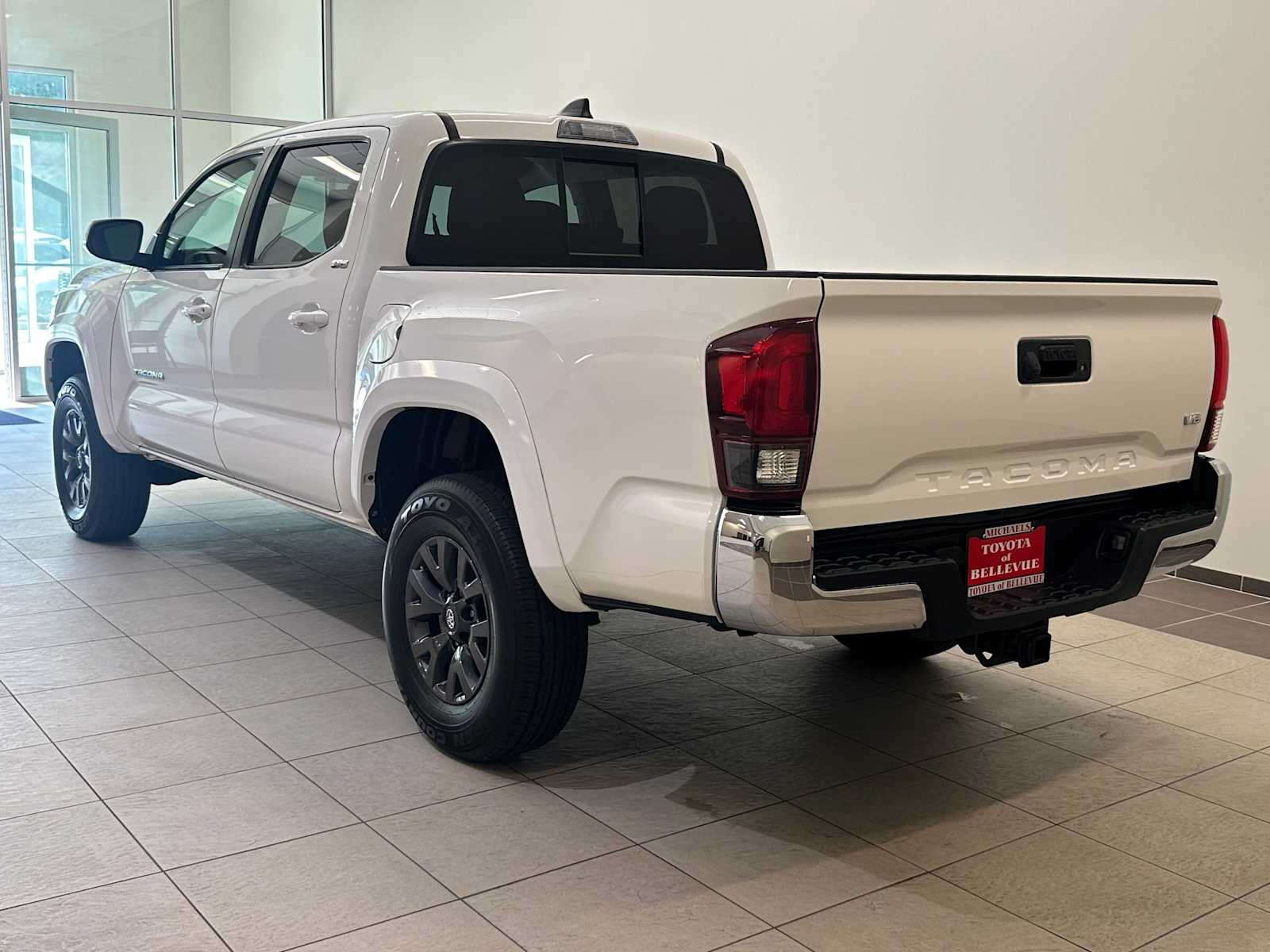 View vehicle photo 4