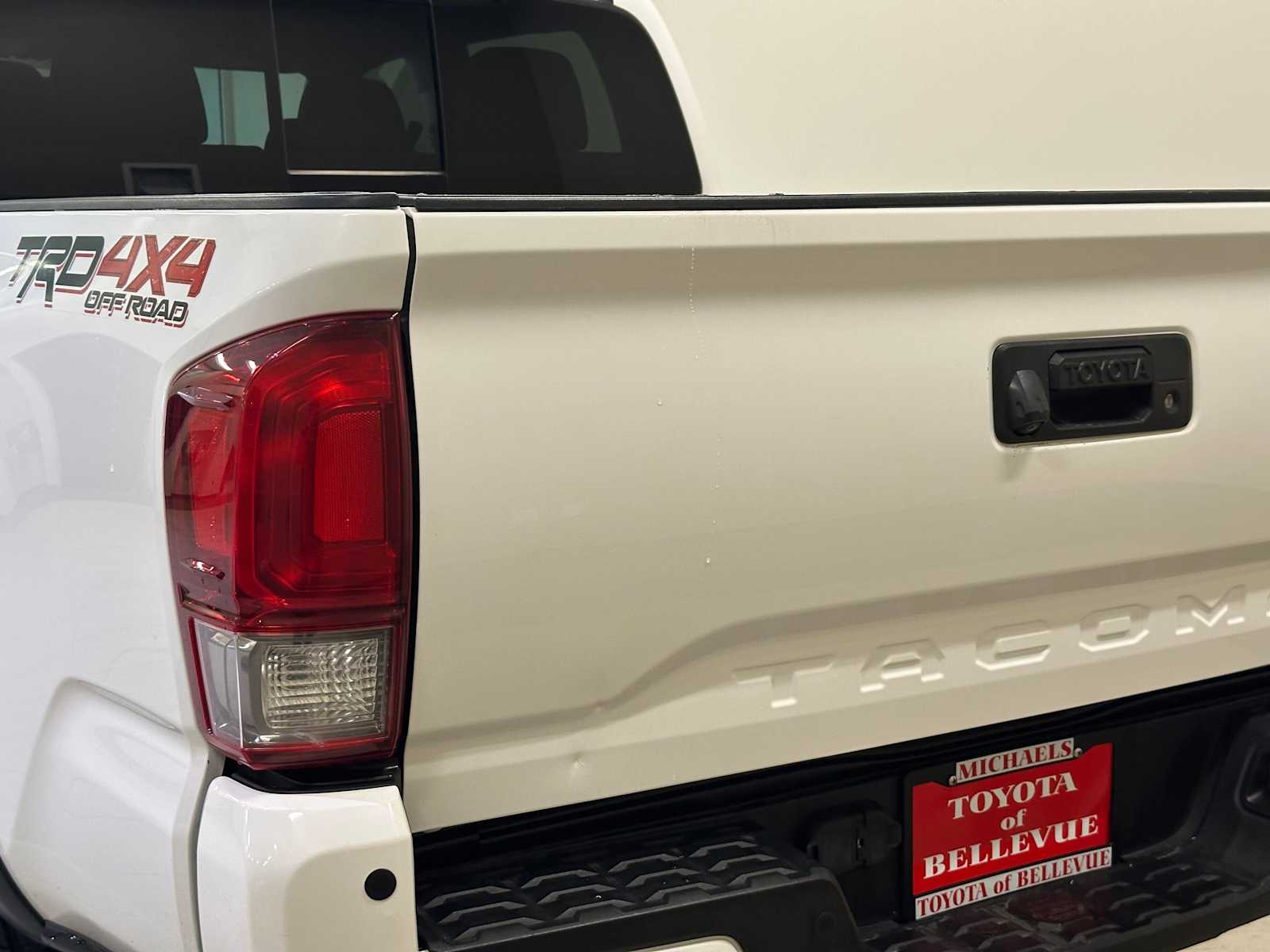 View vehicle photo 7