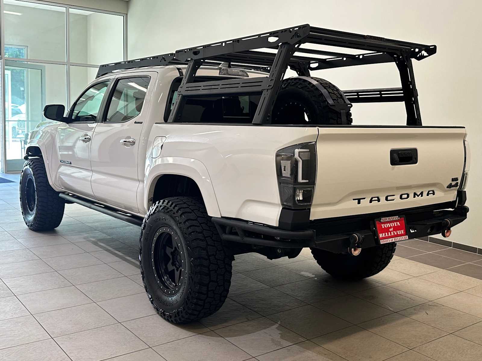 View vehicle photo 4