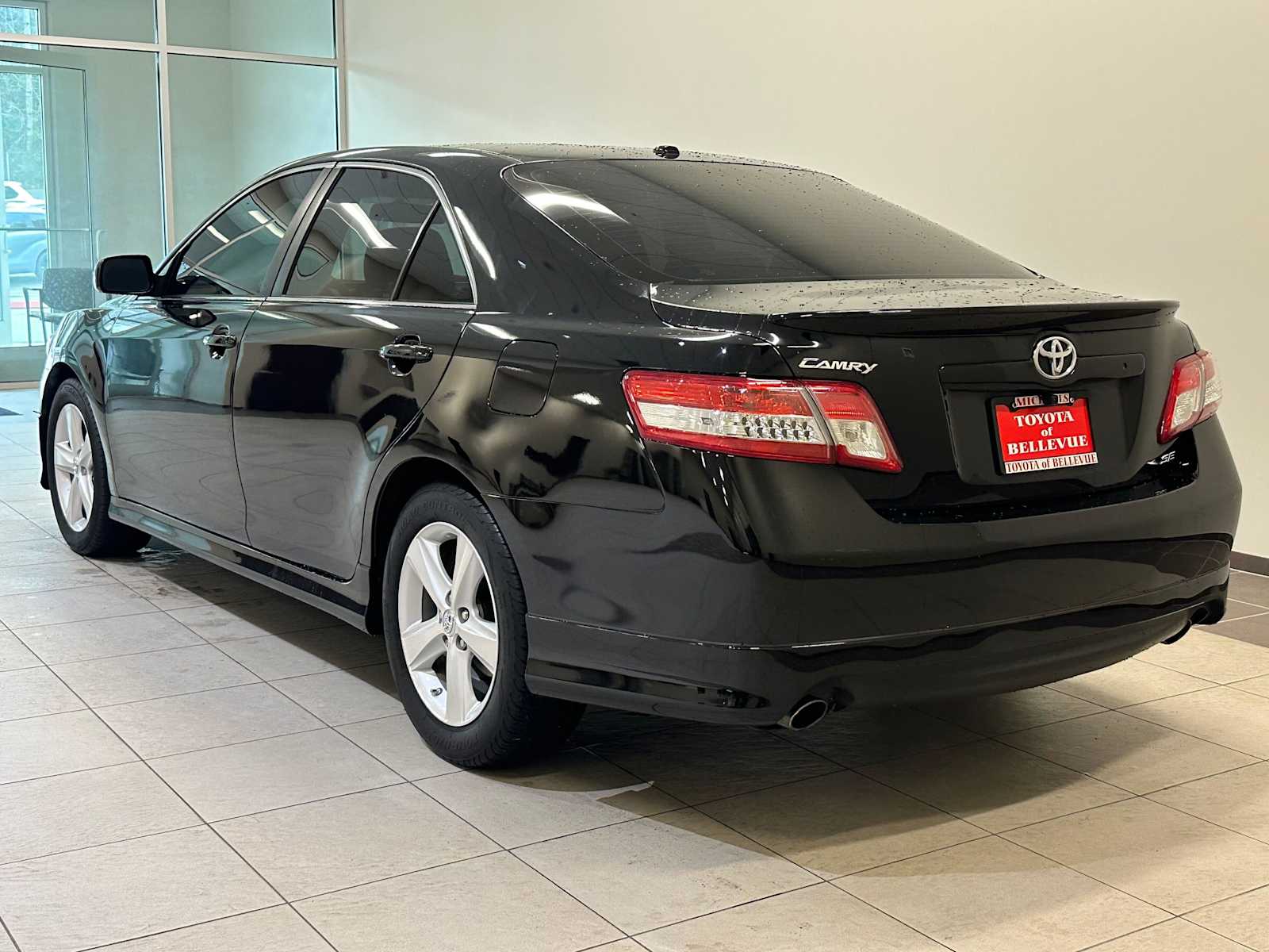 View vehicle photo 4