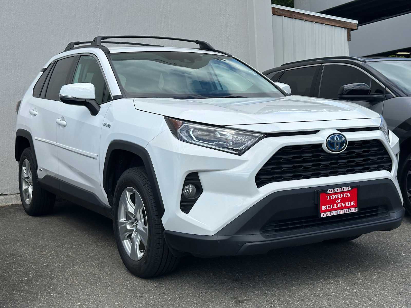 View vehicle photo 4