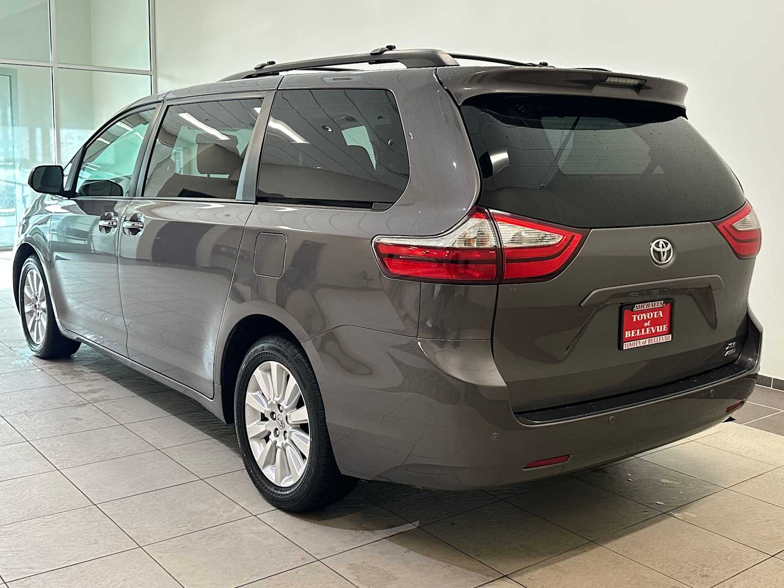 View vehicle photo 4