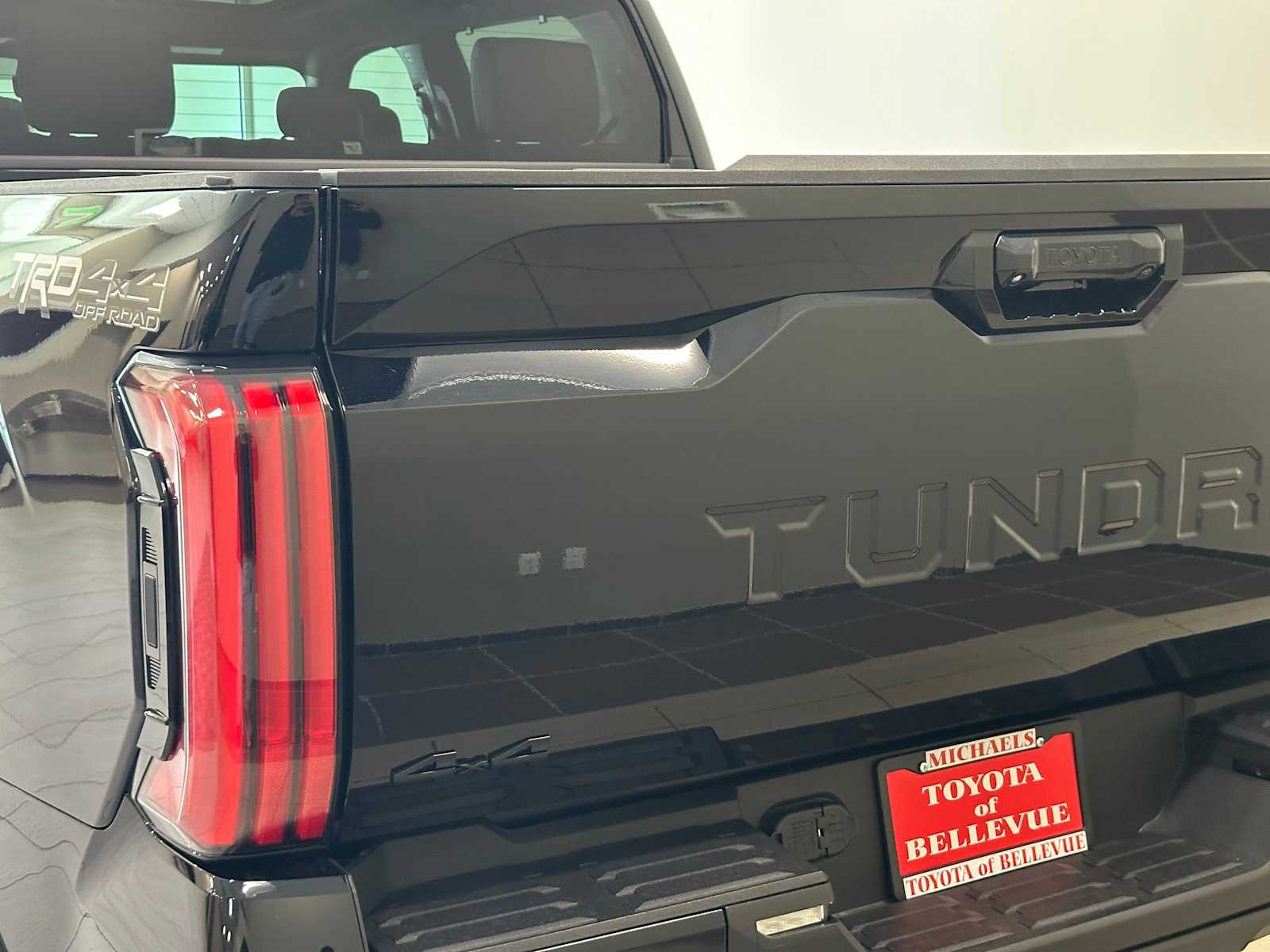 View vehicle photo 7