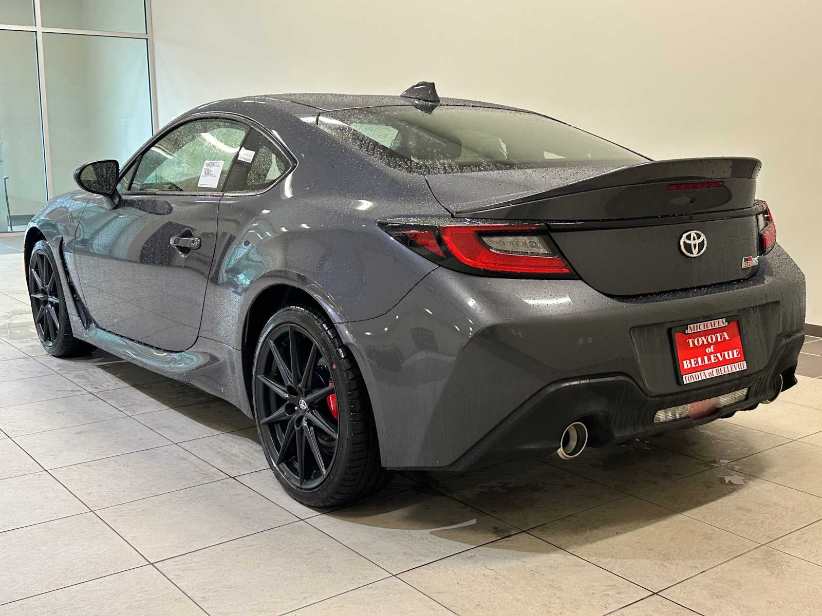 View vehicle photo 4