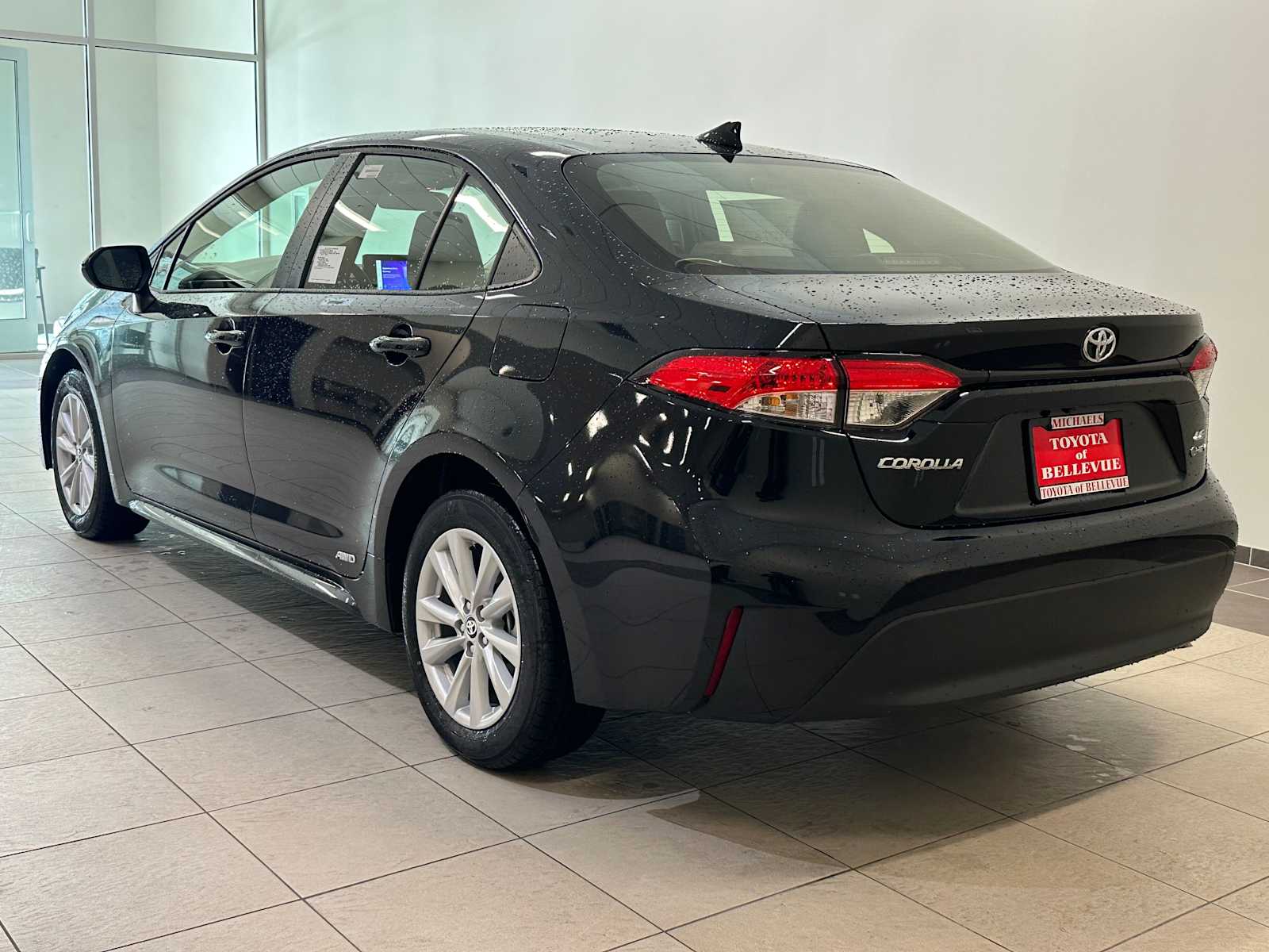 View vehicle photo 4