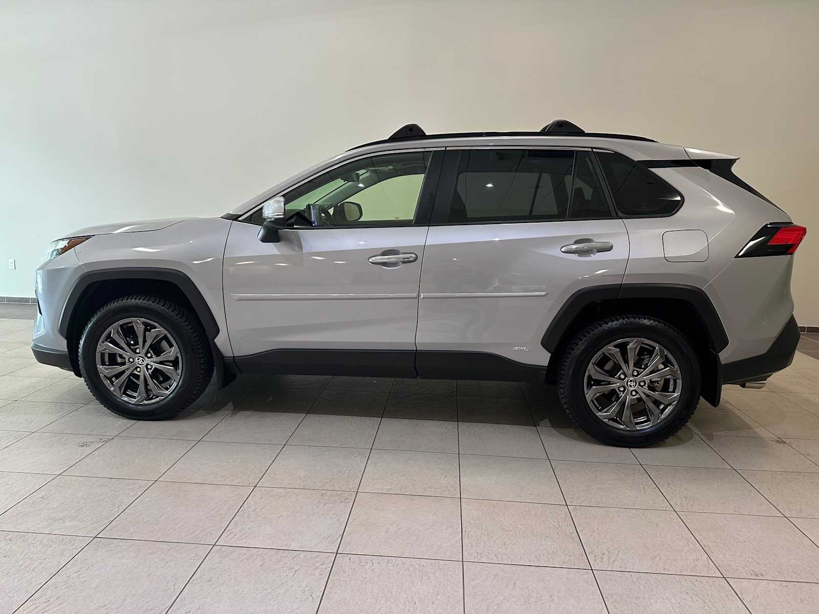 View vehicle photo 3