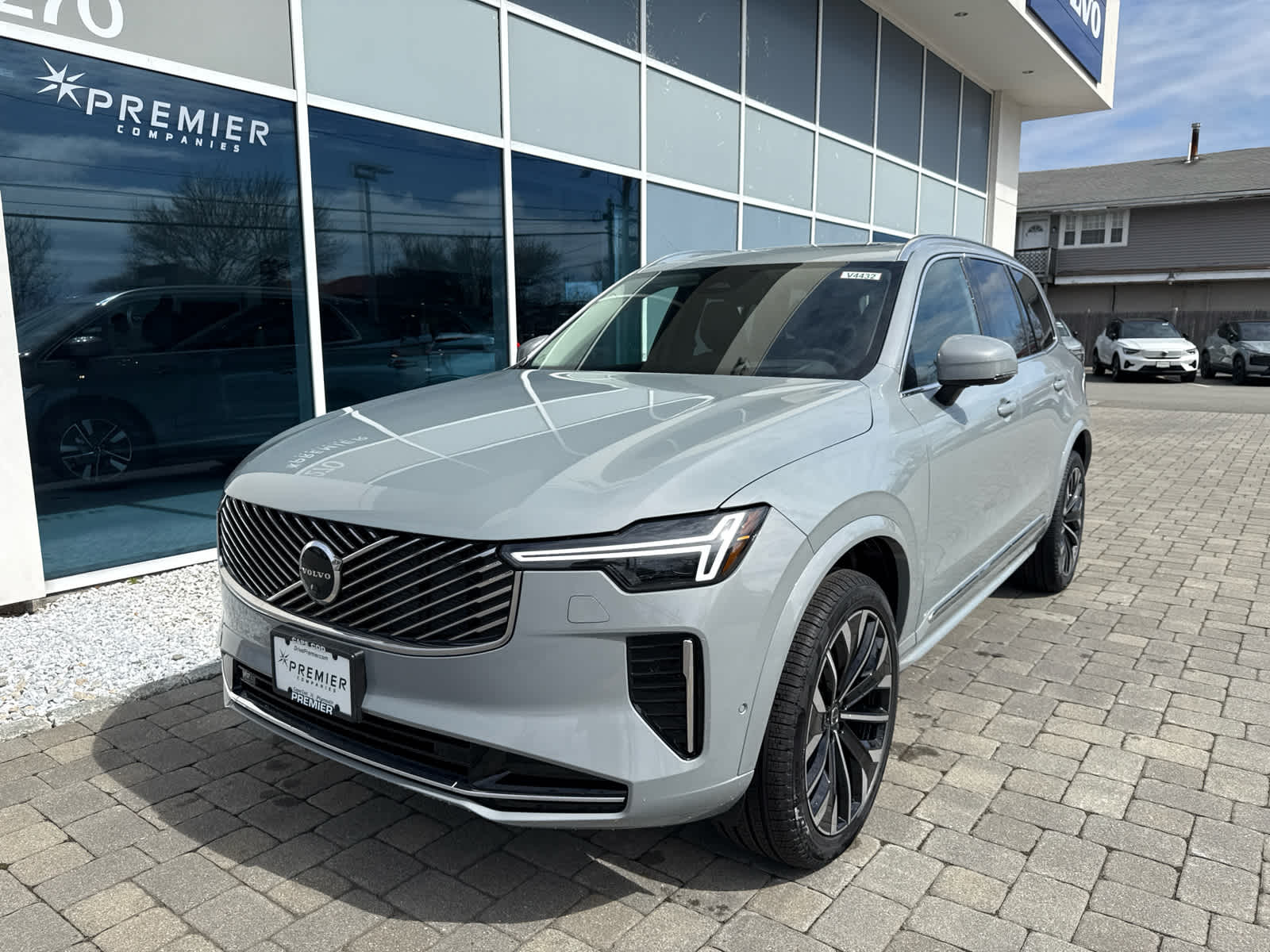 View vehicle photo 3