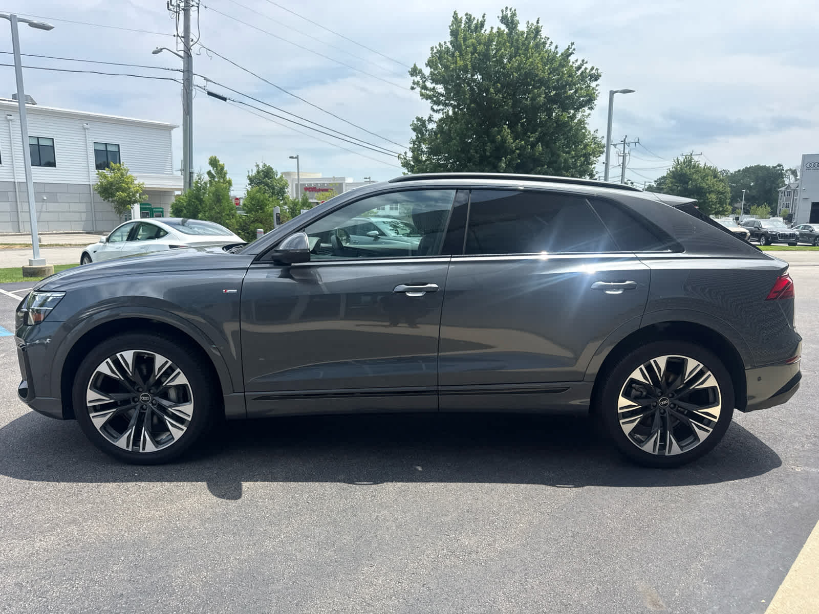 View vehicle photo 5