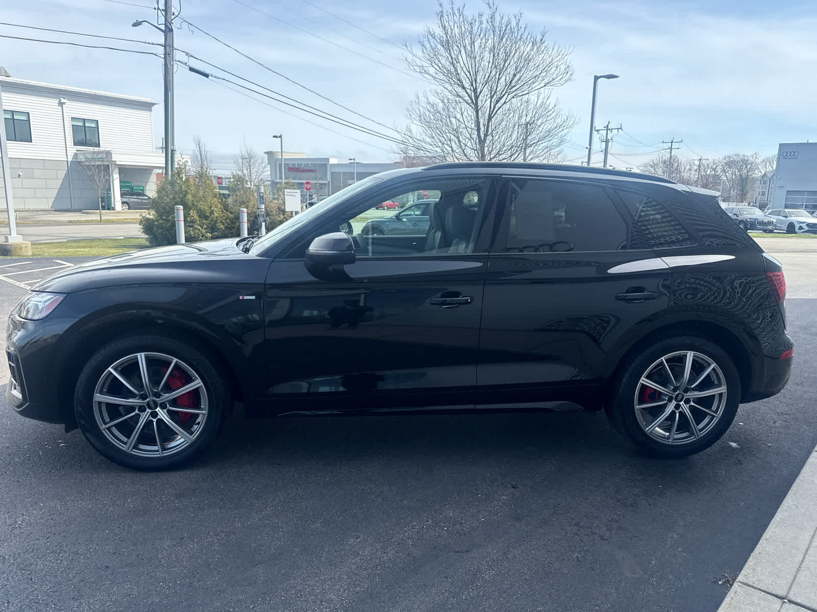 View vehicle photo 5