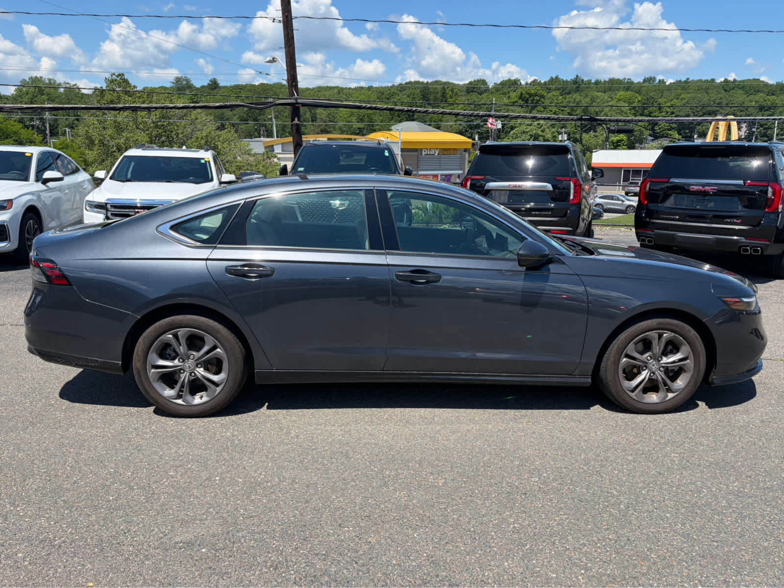 View vehicle photo 4