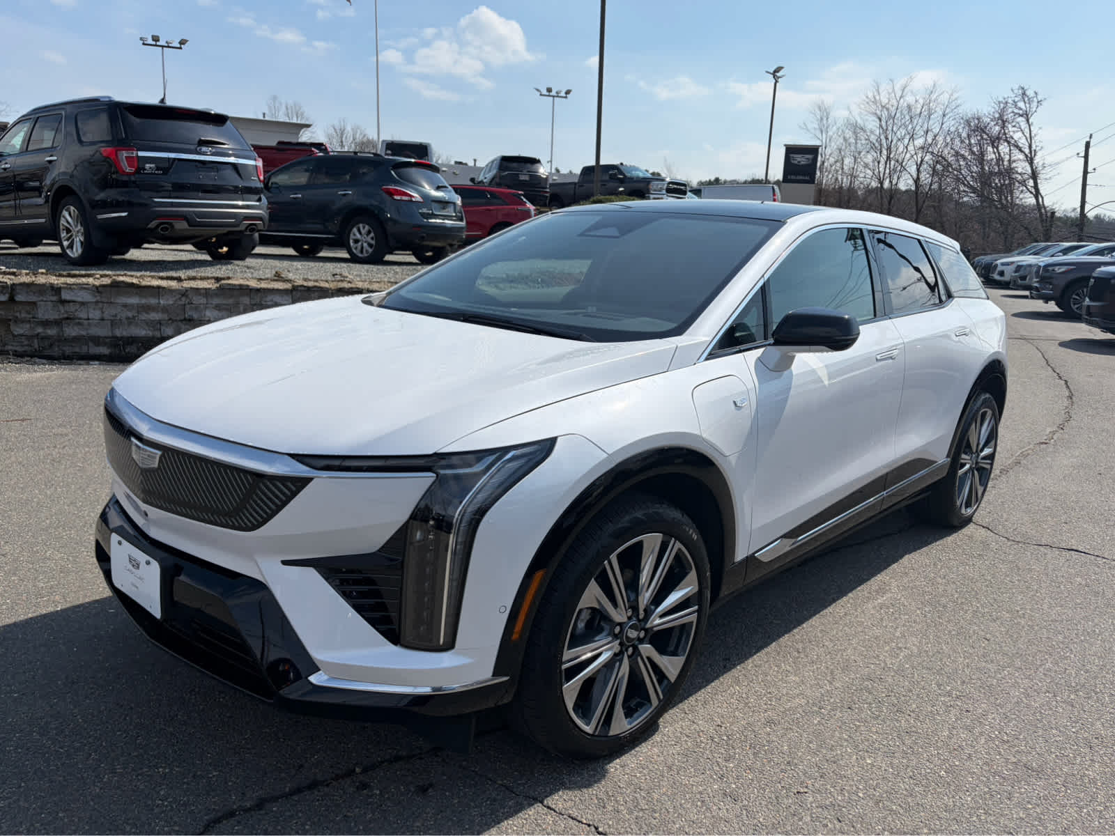 Crystal White Tricoat 2025 Cadillac OPTIQ Luxury 2 AWD SUV / Crossover All-Wheel Drive 1-Speed Automatic