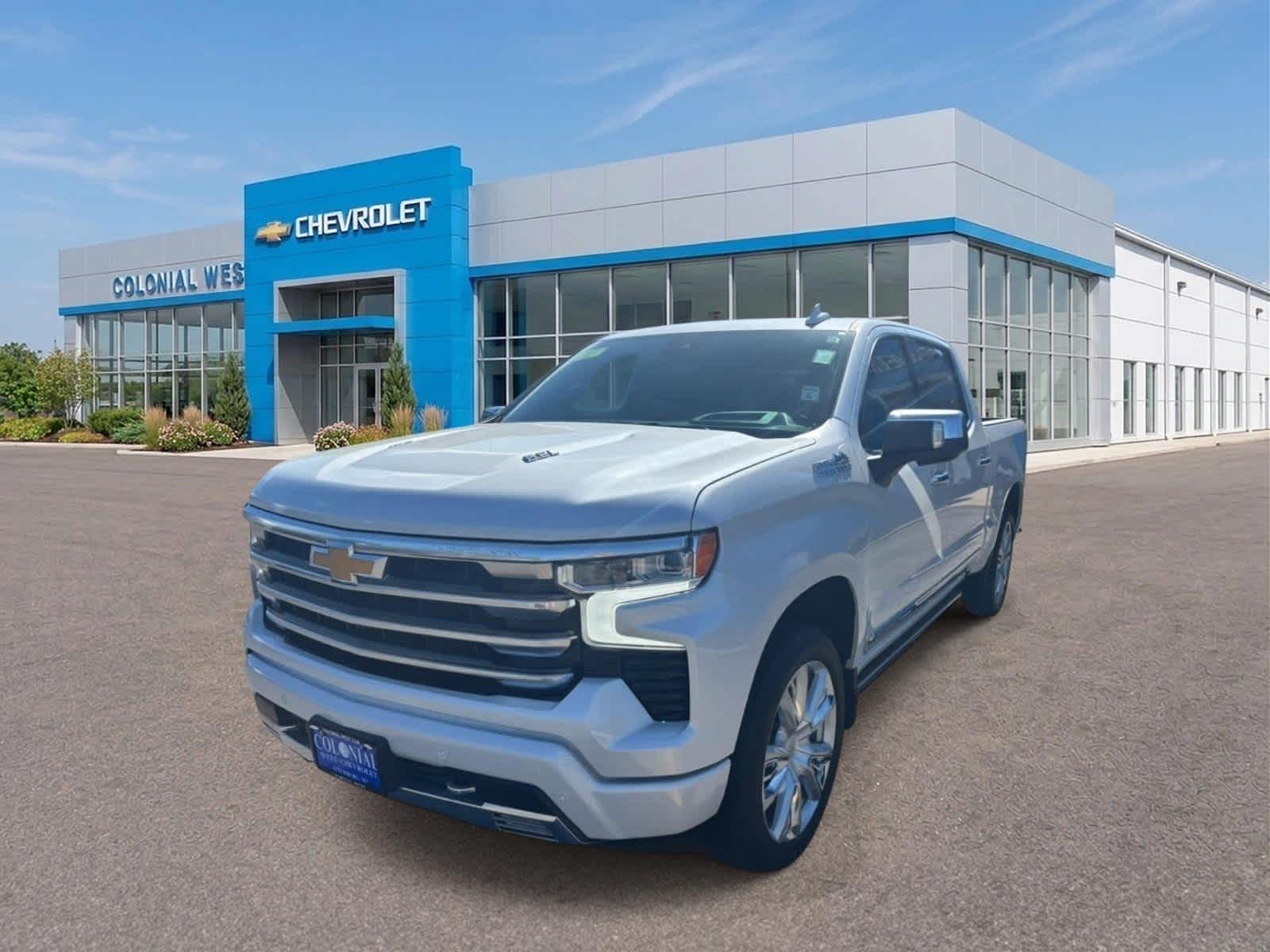 White (Iridescent Pearl Tricoat) 2025 Chevrolet Silverado 1500 Pickup Truck Four-Wheel Drive Automatic