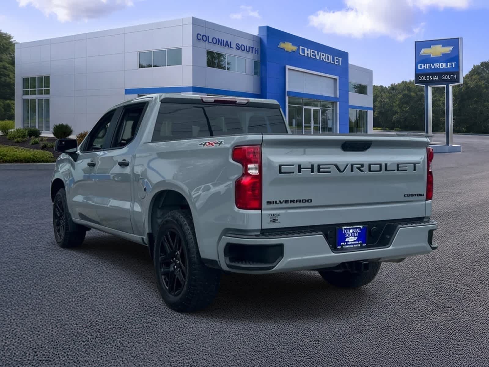 View vehicle photo 4