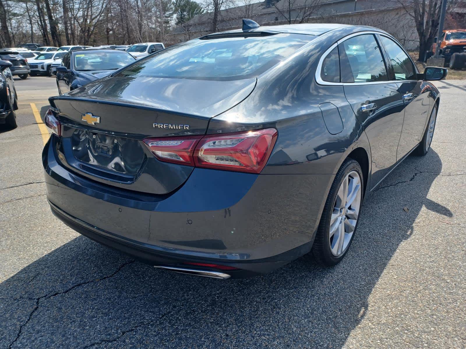 View vehicle photo 4