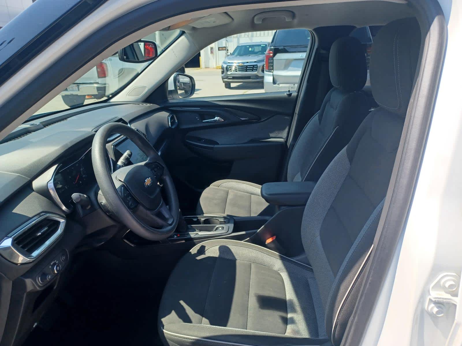 View vehicle photo 7