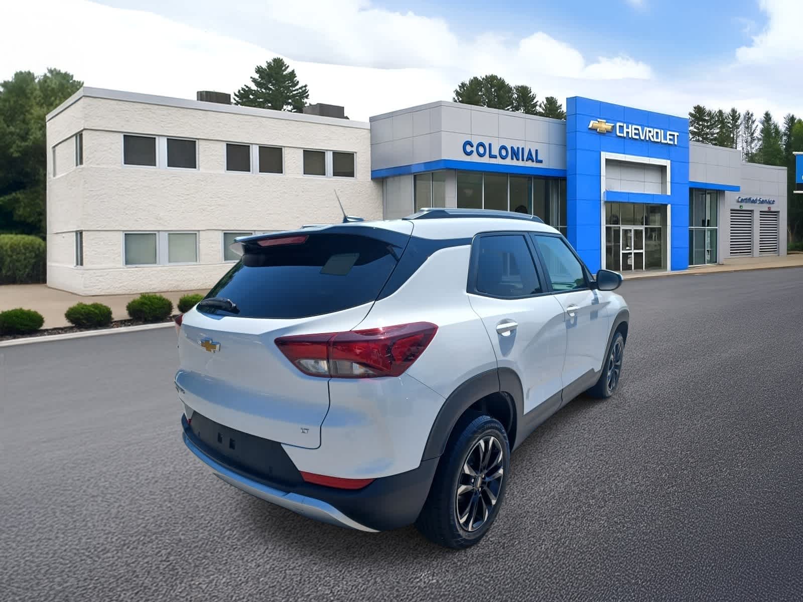 View vehicle photo 4