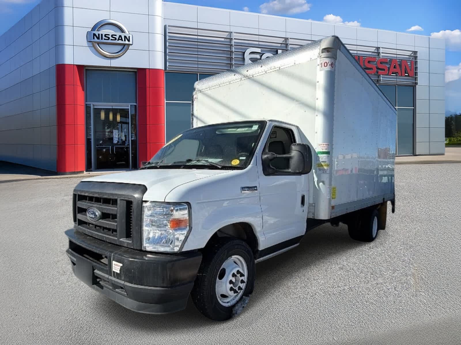 Oxford White 2023 Ford E-Series Chassis Pickup Truck Rear-Wheel Drive 6-Speed Automatic